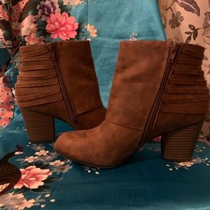 Fergalicious boots size 8 never worn